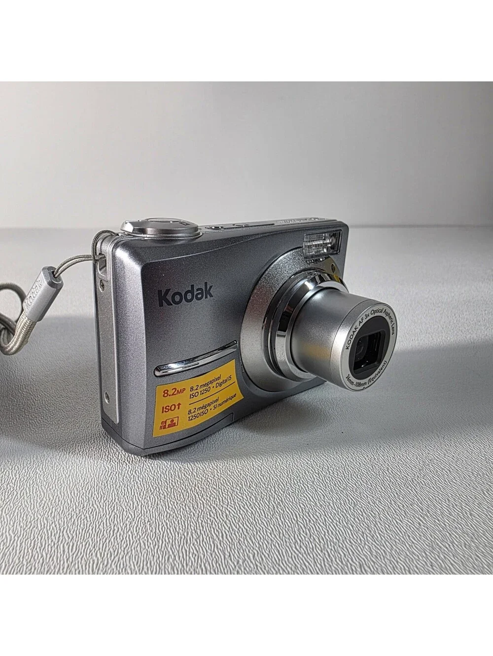 Kodak EasyShare C813 8.2MP Compact Digital Camera W/SD Card & Case